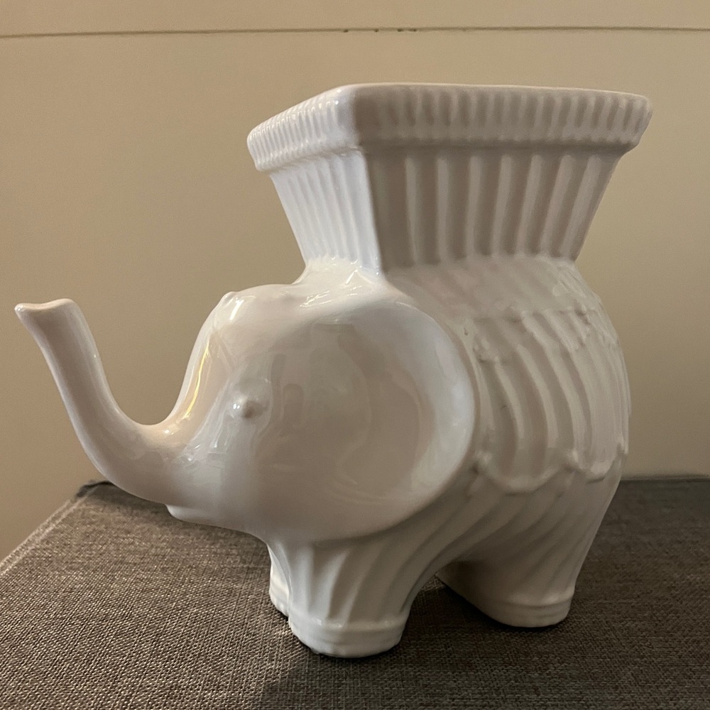 Adorable ceramic elephant with bowl on top
